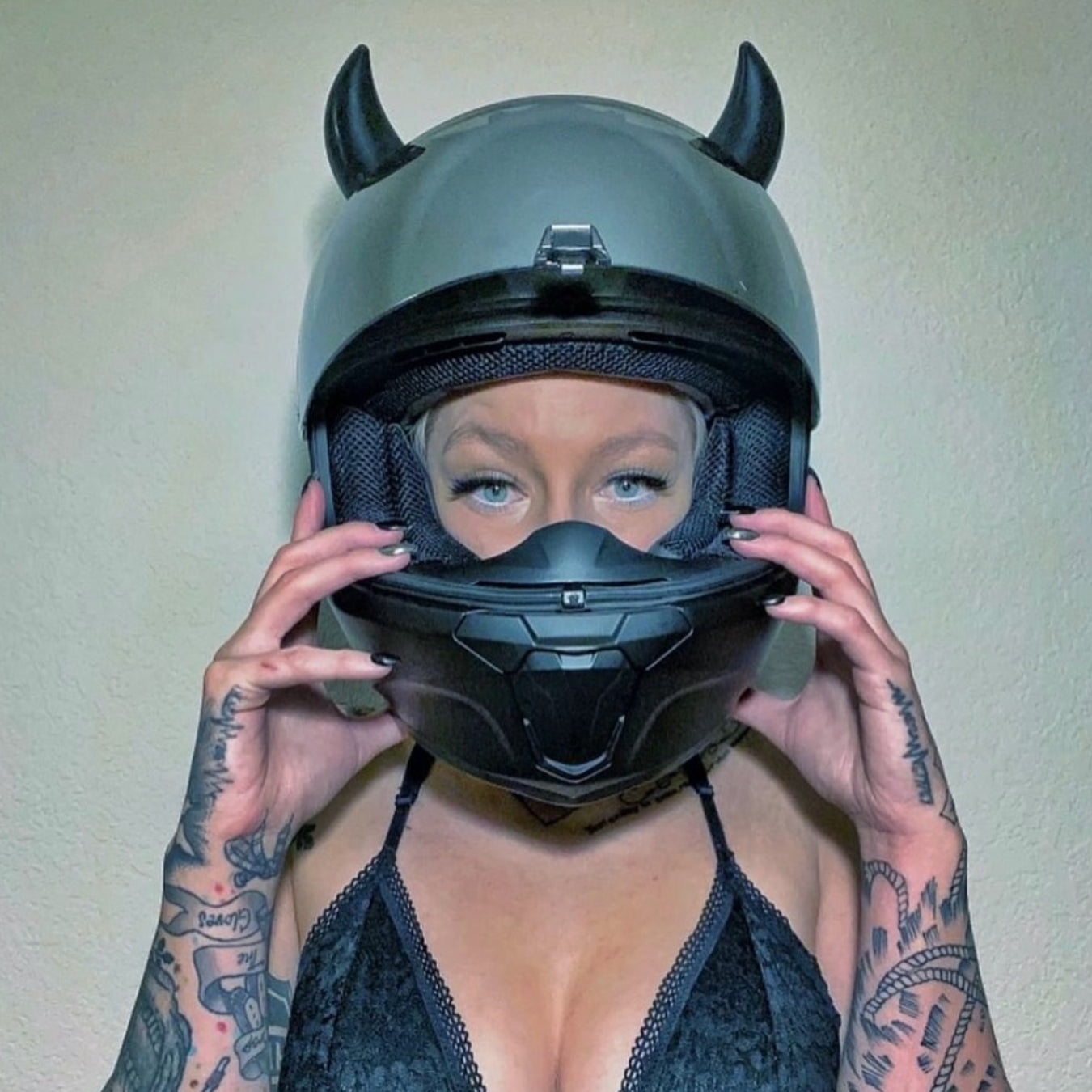 black women's motorcycle helmet Small Horns Black