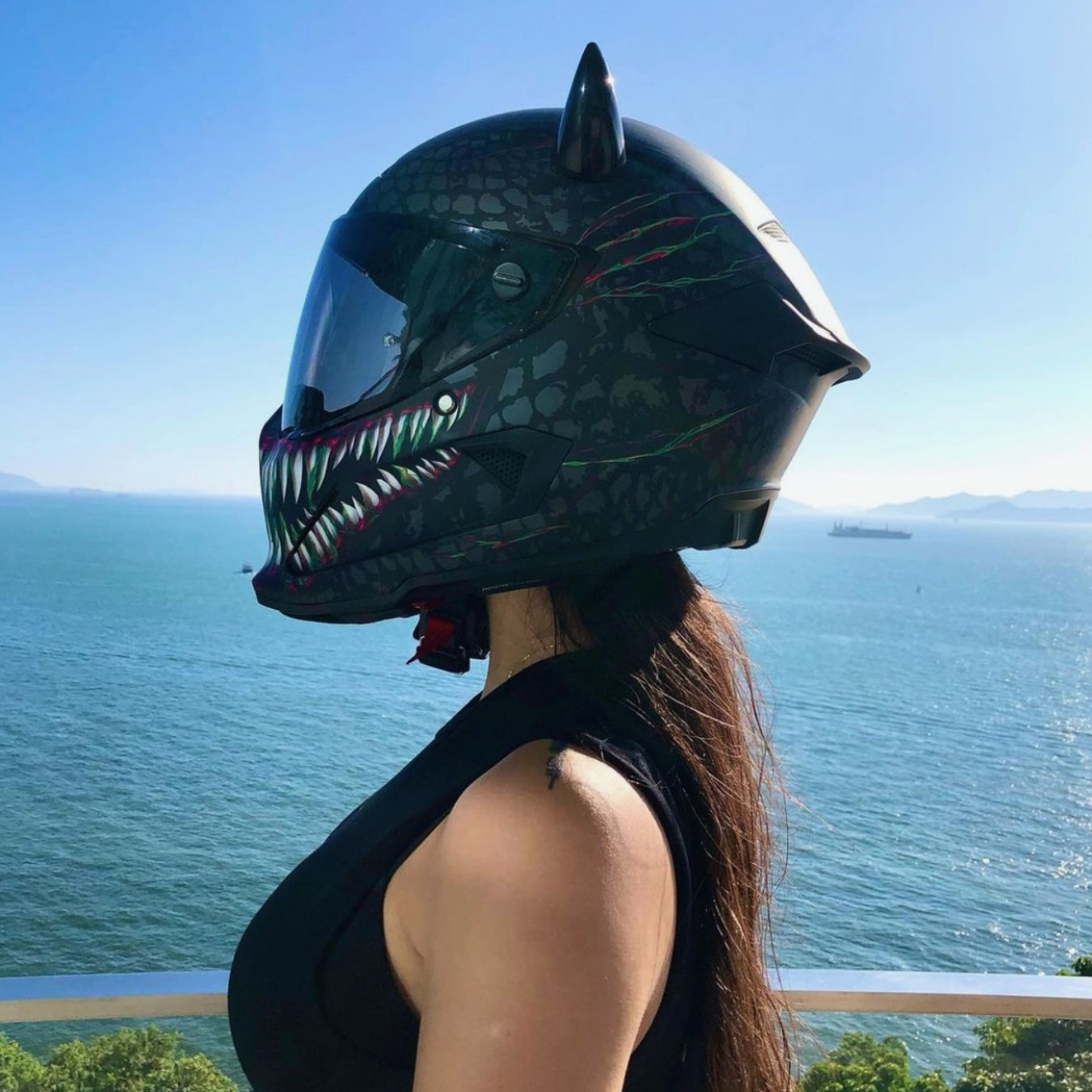 bike helmet with teeth Small Horns Black