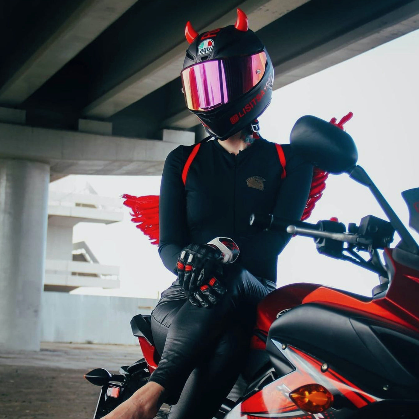 black red motorcycle helmet Small Horns Red